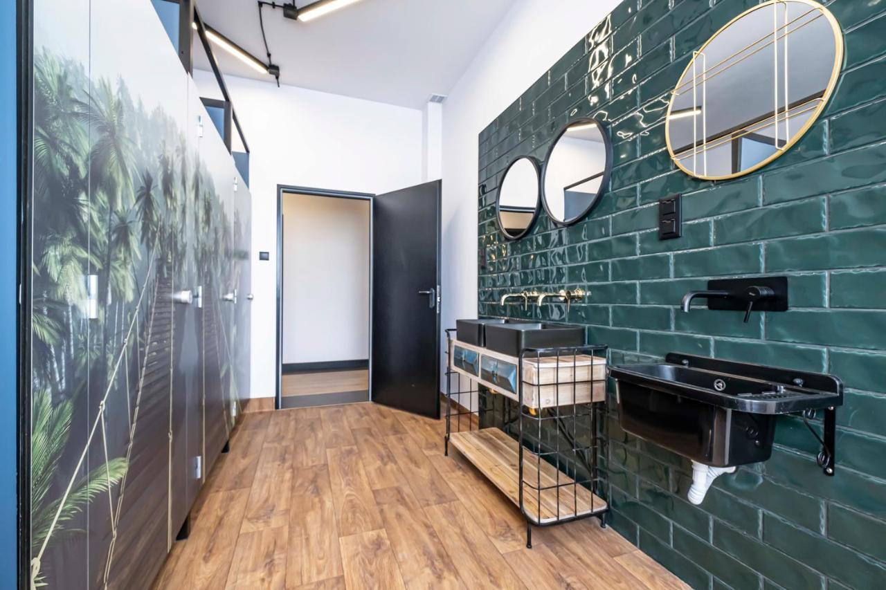 Vola Hostel Warsaw Exterior photo